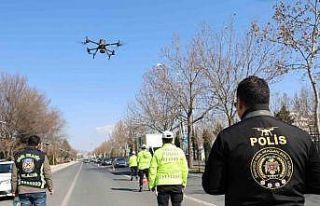 Kurallara uymayan sürücülere havadan ceza yağdı