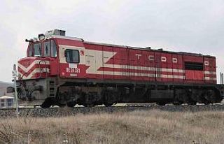 Lokomotifin çarptığı yaşlı adam yaralandı