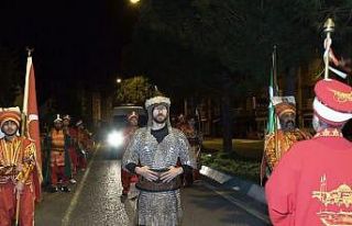 Mehteran ve bando takımları sahurda sokakları inletti