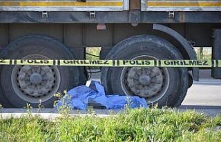 Mezarlıktaki ağaçları sulayıp evine dönerken...