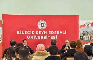 Öğrenciler sordu, o cevapladı