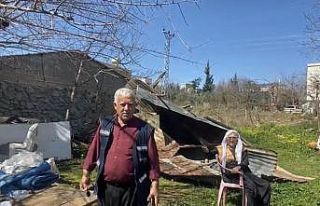 Osmaniye’de fırtına ahırın çatısını uçurdu