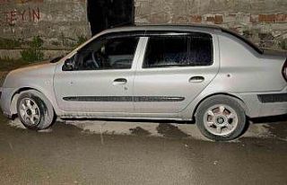 Park halindeki otomobil böyle kurşunlandı