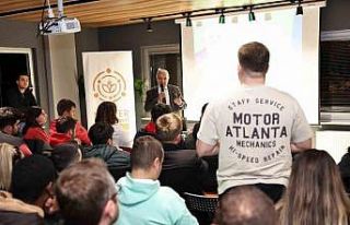 Şadi Özdemir üniversiteli gençlerle buluştu