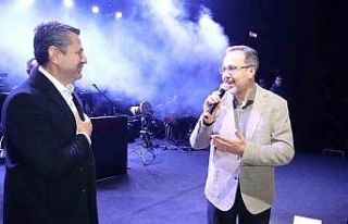 Sanatçı Mustafa Ceceli Kemalpaşalılarla buluştu