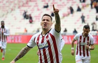 Sivassporlu Rey Manaj gol sayısını 19’a yükseltti