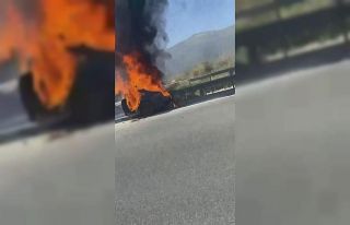 Tesla alev alev yandı