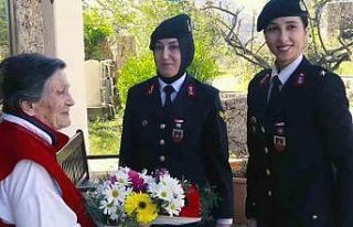 Türkiye’nin ilk kadın subayına Kadınlar Günü...