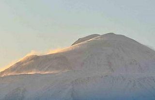 Türkiye’nin zirvesindeki fırtına görüntülendi