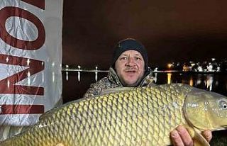 Tuttukları devasal sazanlar görenleri hayrete düşürdü