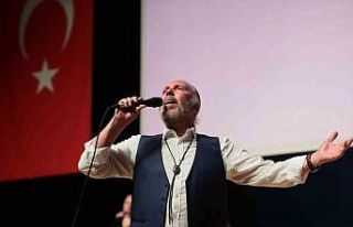 Ünlü sanatçı Fatih Erkoç Denizlililer için sahne...