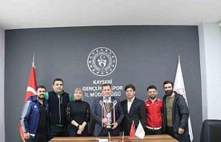 Üst üste 3 yıldır Türkiye şampiyonu oldular