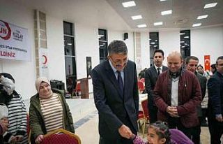 Vali Çelik, ailelerle iftar yemeğinde bir araya...