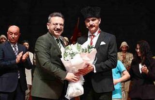 Vali Hüseyin Aksoy, “Cumhuriyete Doğru” adlı...