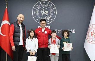 Yazıcı’dan başarılı sporculara ödül