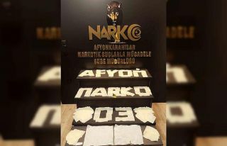 140 adet peçeteye emdirilmiş uyuşturucuyla yakalanan...