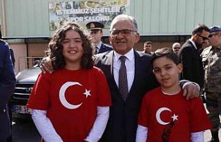 Başkan Büyükkılıç, 23 Nisan mesajında çocuklara...