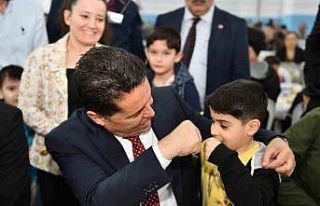 Esenyurt Belediye Başkanı Özer, iftar programında...