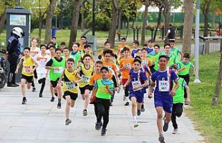 Küçükçekmece’de öğrenciler 23 Nisan koşusunda...