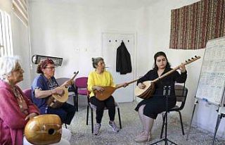 Mersin’de kadınlara bağlama kursu