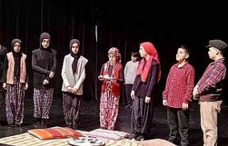 Öğrenciler "Minik eller büyük hayaller"...