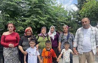 Adana’da öğretmenin öldüğü yola mahalleli...