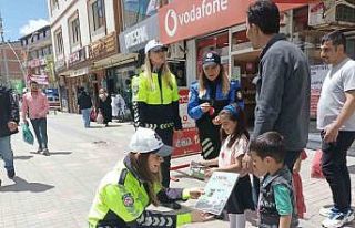 Ağrı’da Trafik Haftası’nda vatandaşlara bilgilendirme