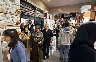 Anneler Günü izdihamı...Yağmura aldırış etmeden...