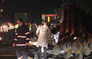 Anneler gününün ilk saatlerinde feci kazada can...