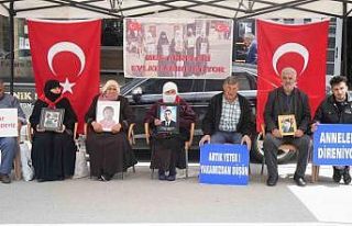 Annelerin evlat nöbeti devam ediyor