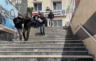 ATM önünde işlem yapanlara yardım etme bahanesiyle...