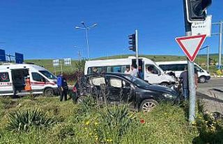 Bingöl’de otomobil ile minibüs çarpıştı: 9...