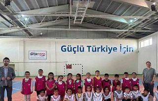 Eskil’de geleneksel çocuk oyunları oynanıyor