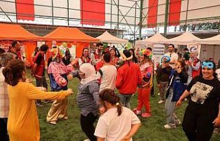 Hatay’da depremzede engelliler doyasıya eğlendi