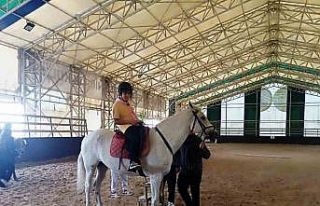 İzciler ata binmenin keyfini yaşadı