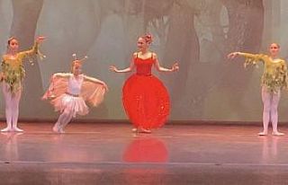 İzmir’de balerinlerin gösterisi hayran bıraktı