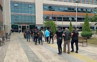 İzmir’deki helikopter destekli operasyonda 45 zehir...