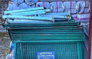 Kamu kurumundan demir çit çalan hırsızlar yakalandı