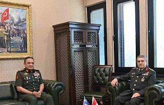 Kara Kuvvetleri Komutanı Orgeneral Bayraktaroğlu,...