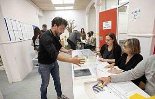 Katalonya’da halk bölgesel seçimler için sandık...