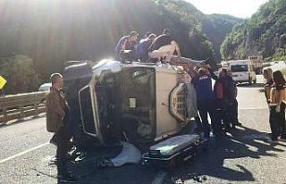 Minibüste sıkışan sürücü AFAD yardımıyla...