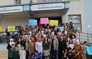 Minik öğrencilerden engellilere yardım eli