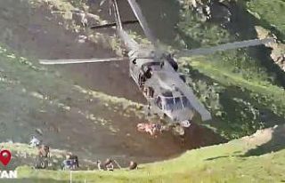 Ot toplarken kayalıklardan düşen şahsın imdadına...