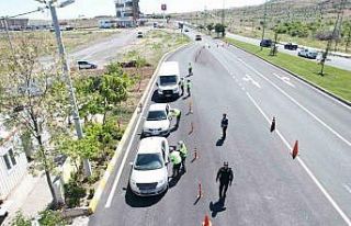Polislerden sürücülere ceza değil ’şeker’