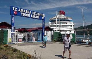 Rus turistler Amasra’ya doyamıyor