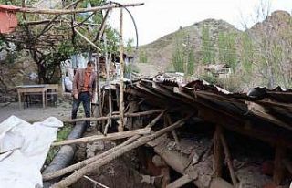 Sağanak yağmur sonrası ahır ve samanlıkları...