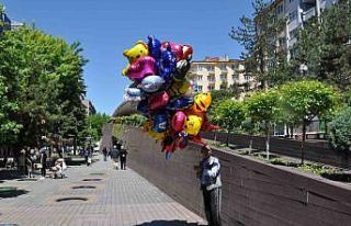 Seyyar balon satıcısı başına gelen talihsiz olayla...