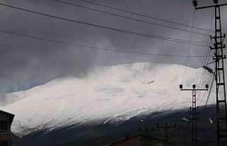 Tatvan’ın yüksek kesimleri beyaza büründü