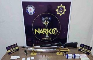 Tekirdağ’da kılıç, uyuşturucu ve silah ele...