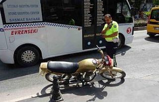 Trafik polisinden kaçamayınca motosikleti bırakıp...